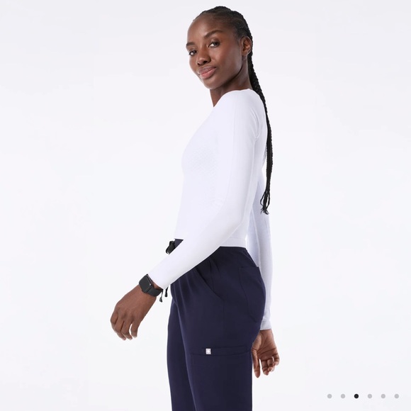 NWT Figs White Salta Seamless Cropped Long Sleeve Underscrub - Picture 3 of 8